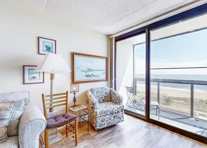 Budget-friendly Beachfront With Balcony Tennis Gym Pools & Sauna Appartement