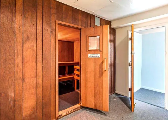 Budget-friendly Beachfront With Balcony Tennis Gym Pools & Sauna * Ocean City