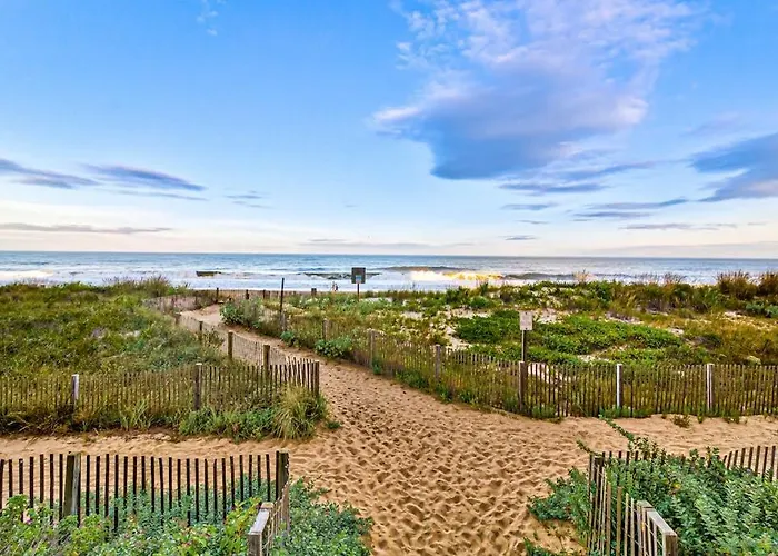 Budget-friendly Beachfront With Balcony Tennis Gym Pools & Sauna Appartement